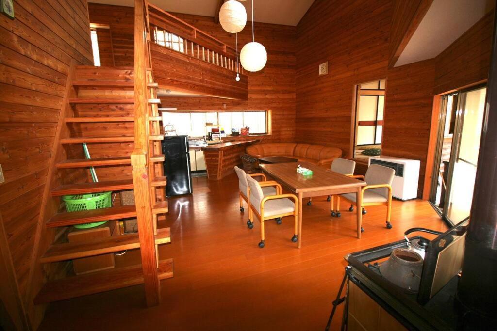 北軽井沢の貸別荘一棟貸し切り-庭とウッドデッキつき Azumaiokozan Eksteriør bilde